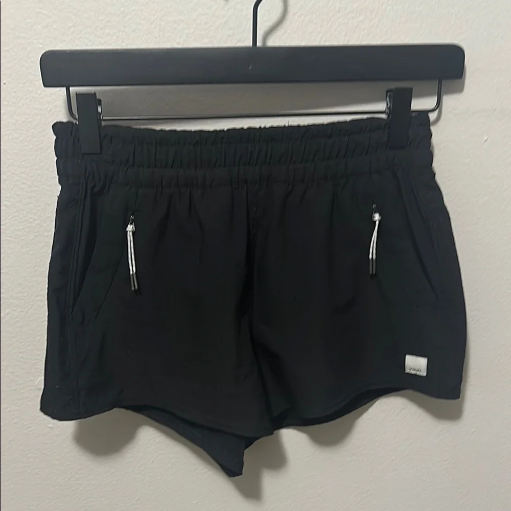 Vuori Dash Shorts - Picture 2 of 5